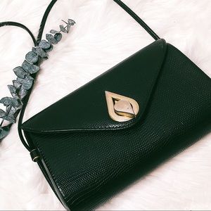 Vintage blk faux croc leather lock flap crossbody